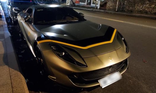 Ferrari 812 GTS với màu sơn Verde Masoni Metallic Opaco và phong cách lấy cảm hứng từ phiên bản giới hạn 812 Competizione Aperta, vừa được ghi nhận xuất hiện tại TPHCM. Ảnh: Nguyễn Nghĩa
