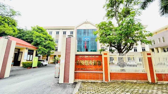 응에안 교육훈련부는 학비 면제를 요구 사항 없이 해결한다고 확인했습니다. 사진: Ngoc Anh