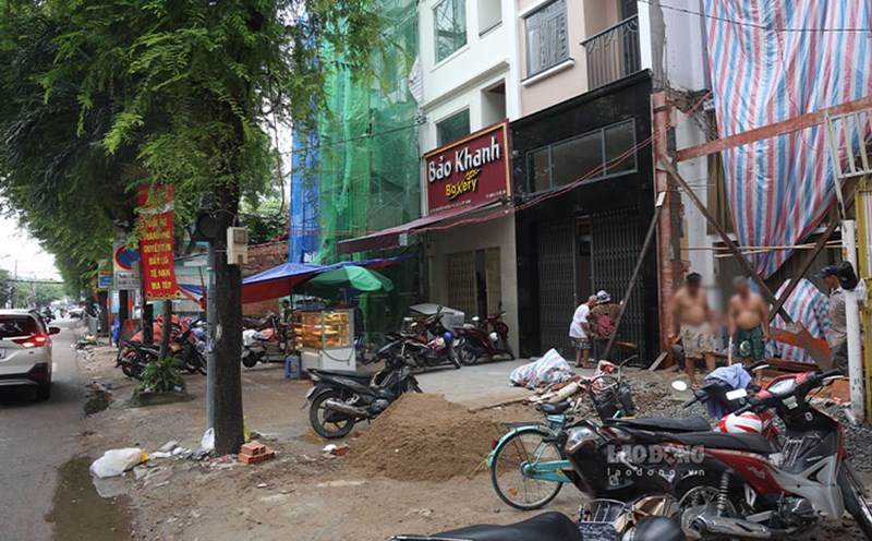Ho Chi Minh City residents hand over land to widen road worth over VND3,724 billion, helping to reduce traffic congestion in the inner city