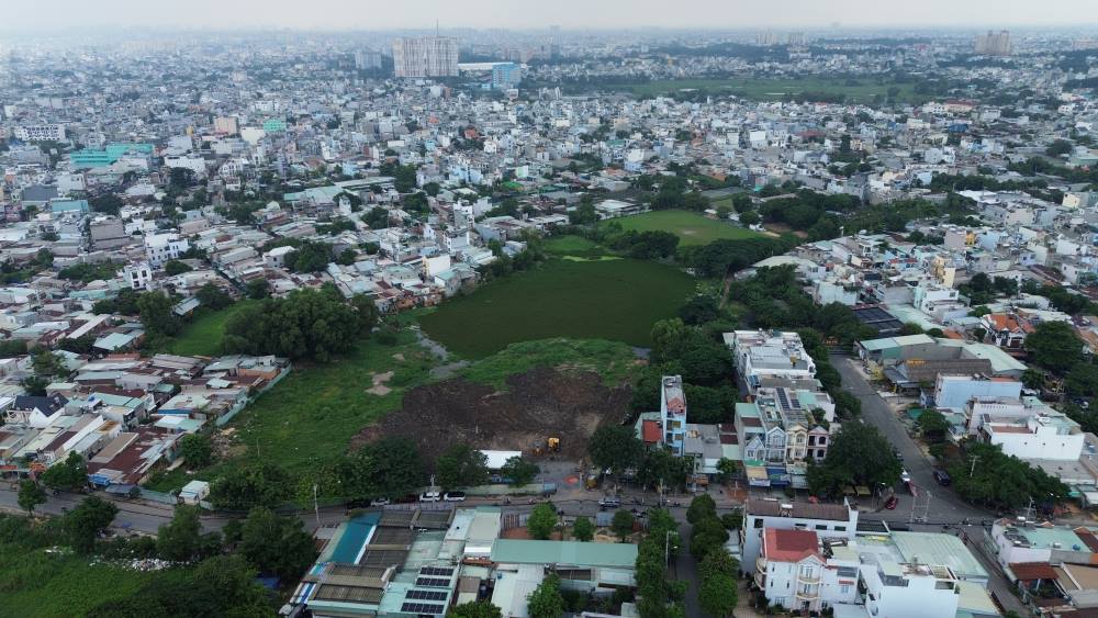 Khu dat “ao ca Tan Chanh Hiep” rong gan 1,7ha – noi se khoi cong cong vien sang 13.10. Ảnh: Anh Tu