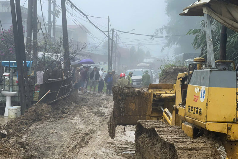 Mua lu lam sat lo, anh huong den giao thong tai Sa Pa. Anh: Phong van hoa Sa Pa