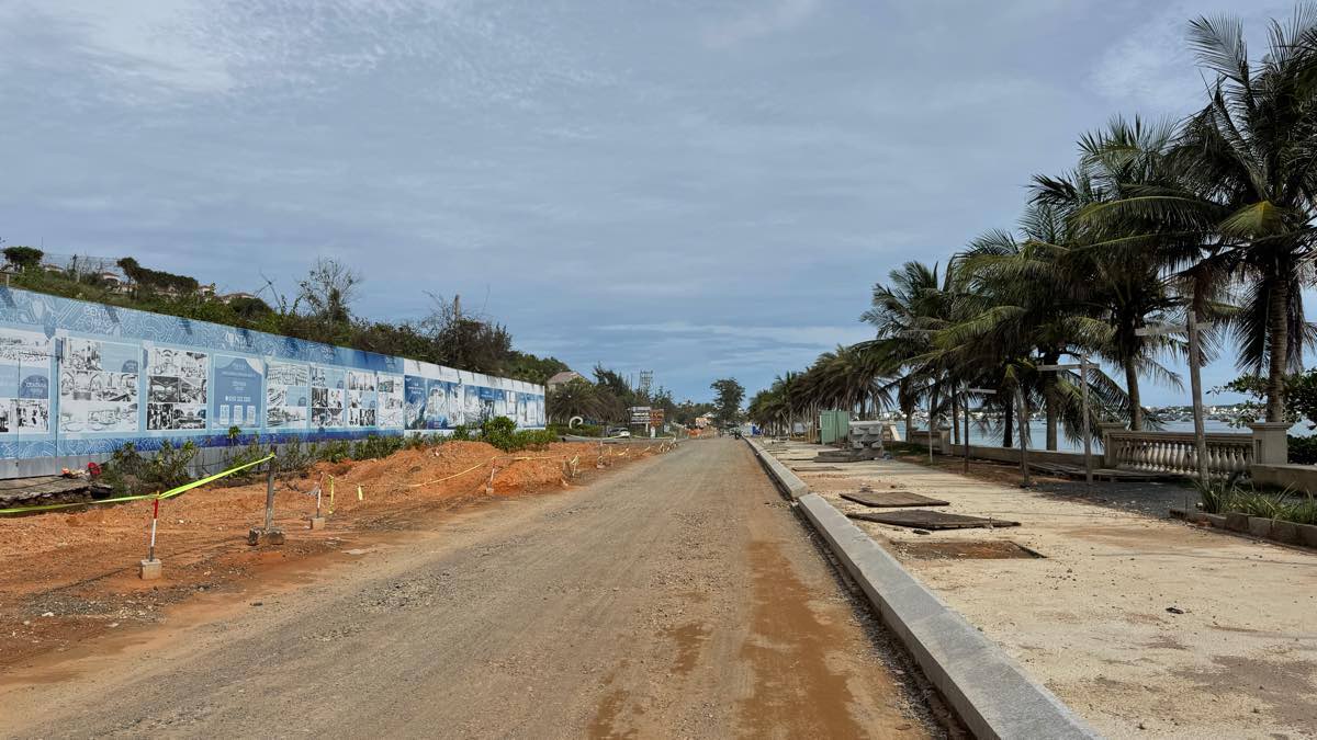 Vi tri dang thi cong du an sua chua, nang cap tuyen duong Nguyen Dinh Chieu - Huynh Thuc Khang (doan tu Khu du lich Hoang Ngoc den nga ba Lang Chai), anh chup chieu 12.10. Anh: Duy Tuan 