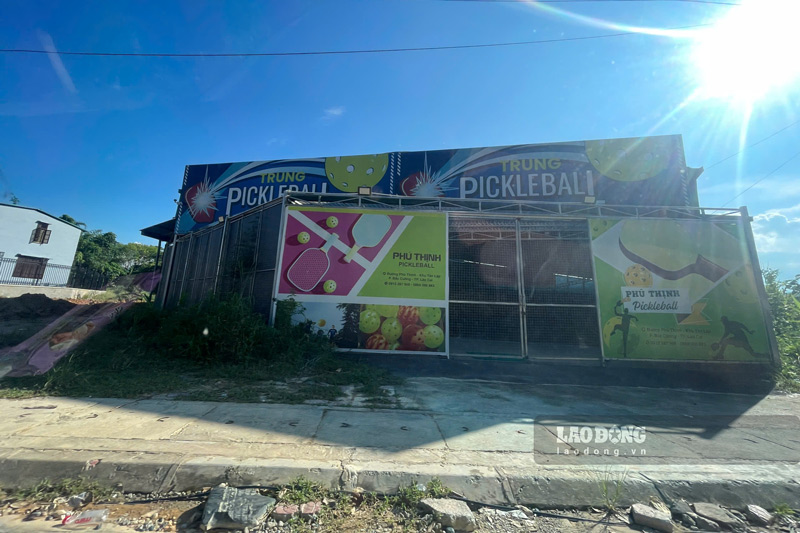 Sân Pickleball mọc trên đất quy hoạc dự án ở phường Cam Đường, tỉnh Lào Cai. Ảnh: Đinh Đại