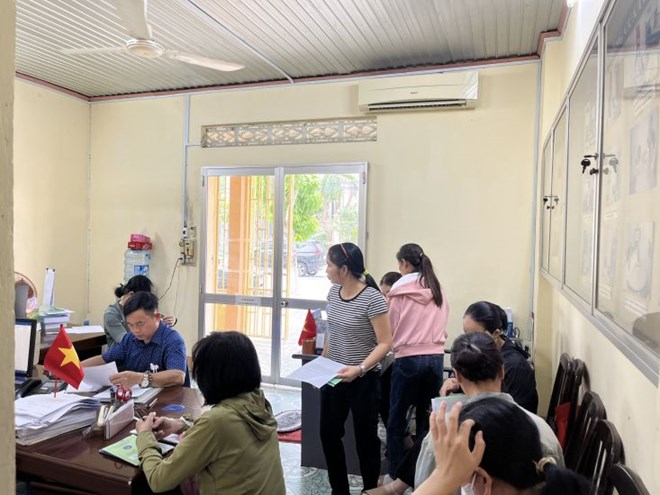 Trung tam Tu van phap luat Cong doan, LDLD tinh Dong Nai dang ho tro phap ly cho nguoi lao dong bi anh huong quyen loi bao hiem xa hoi. Anh: HAC