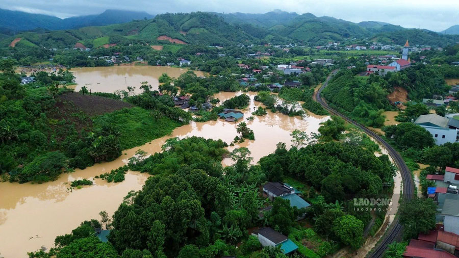 Du bao thoi tiet ngay mai 13.10 Dong Bac Bo va khu vuc tu Thanh Hoa den Ha Tinh mua dong rai rac, cuc bo co noi mua to den rat to. Anh: Van Duc