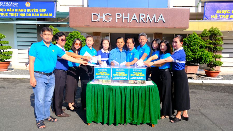 Hau Giang 제약 주식회사 노동조합 집행위원회는 태풍과 홍수 피해 지역 주민들을 지원하기 위한 모금 운동을 조직했습니다. 사진: My Ly