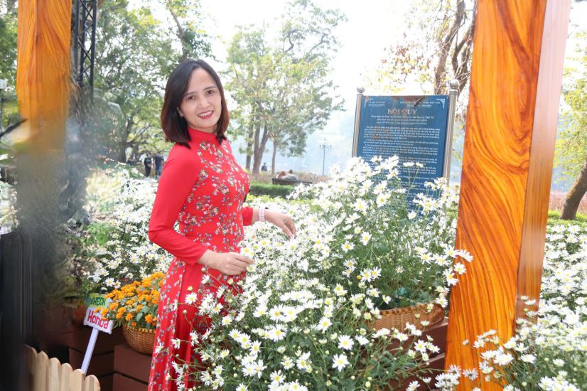 Nguyen Thi Dung 씨 - Canon Vietnam Co. Ltd.의 빛나는 모범. 사진: 제공된 인물