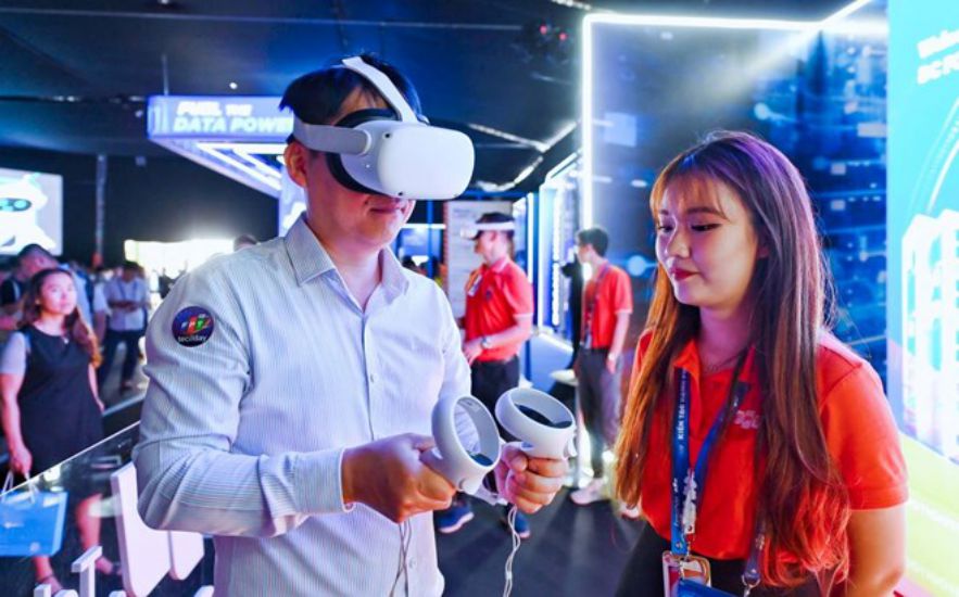 FPT la doanh nghiep cong nghe Viet dau tien mang ve 1 ti USD dich vu CNTT tu thi truong nuoc ngoai. Anh: FPT