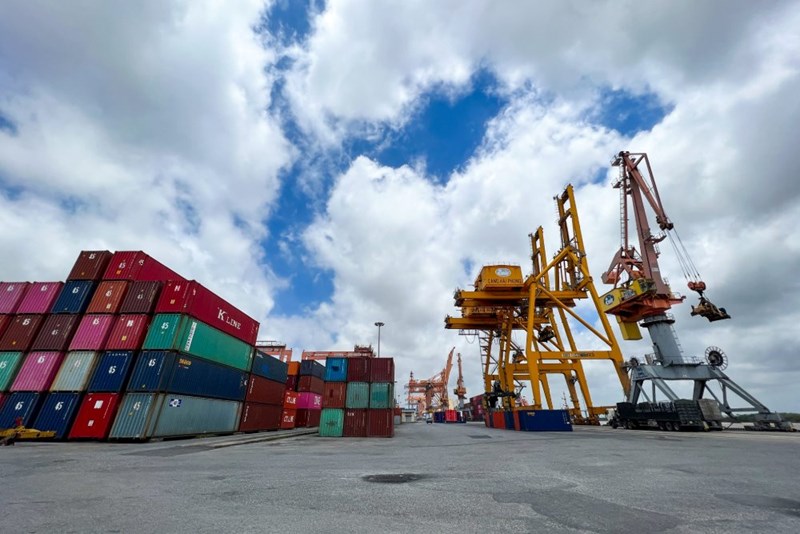 Quy mô GDP Việt Nam tăng từ 346 tỉ USD năm 2020, xếp thứ 37 thế giới, lên 510 tỉ USD năm 2025. Trong ảnh: Hoạt động tại cảng Hải Phòng. Ảnh: Hải Nguyễn