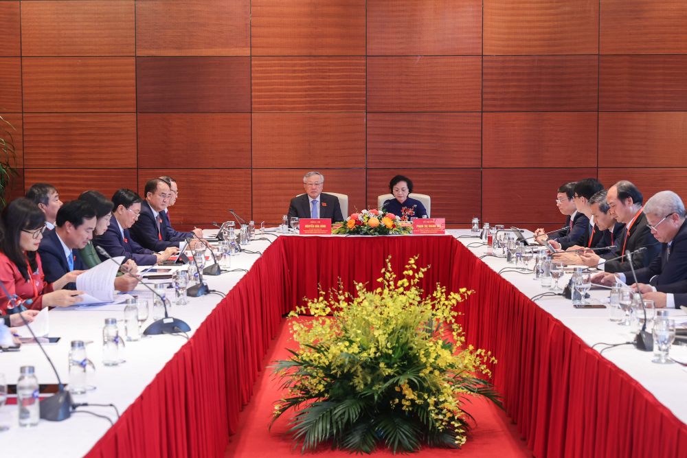 Cac phien thao luan to dong gop nhieu y kien