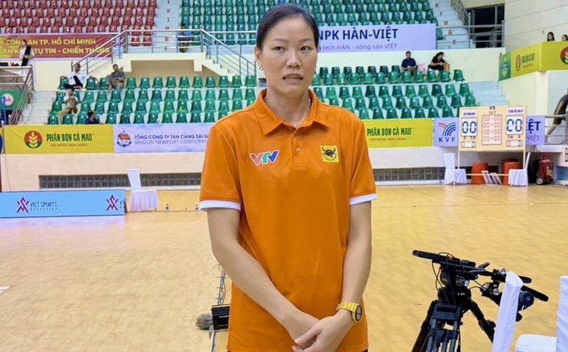 Coach Ngoc Hoa shared her thoughts. Photo: Hoai Viet