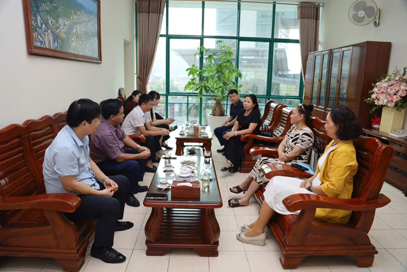 Chuong trinh ca phe cung doanh nghiep nham lang nghe tieng noi cua cac don vi, qua do co cac phuong an thao go kho khan. Anh: Tuan Hai