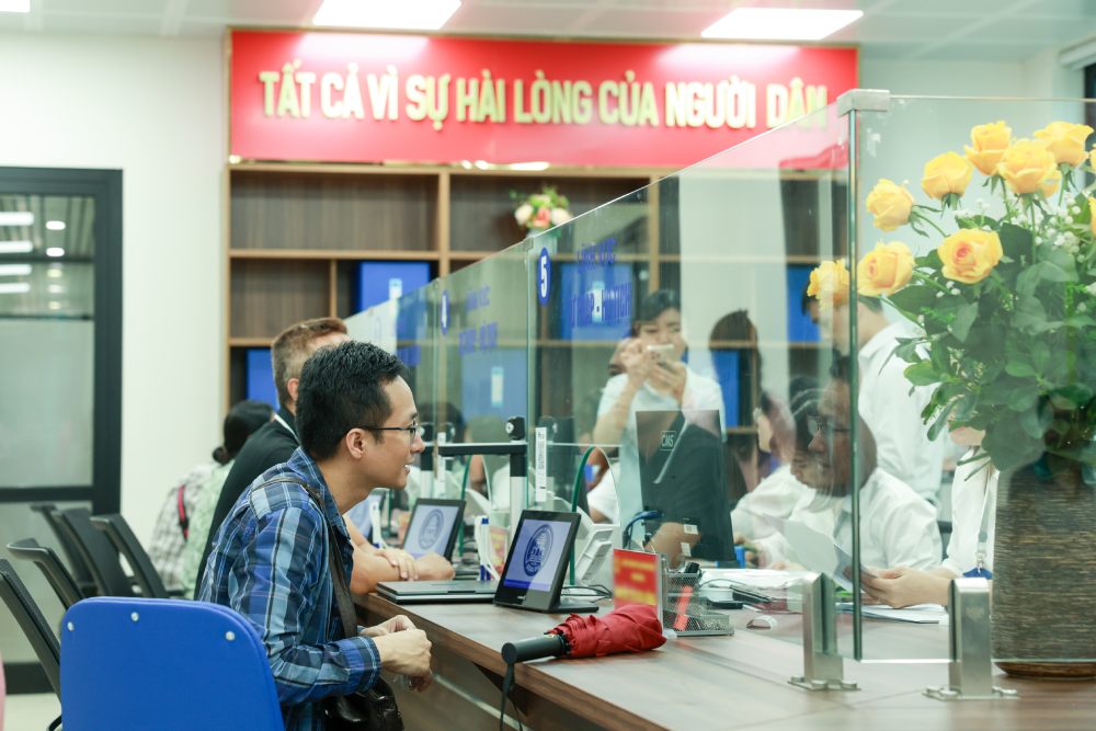 The total number of state administrative staff has decreased by 145,000 civil servants and public employees. Photo: Hai Nguyen