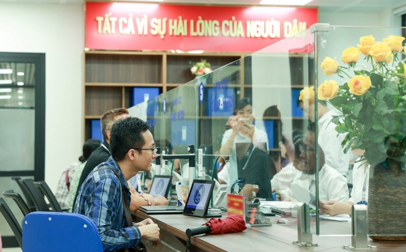 The total number of state administrative staff has decreased by 145,000 civil servants and public employees. Photo: Hai Nguyen