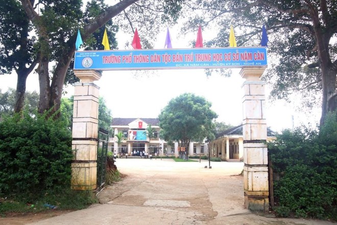 Truong Pho thong dan toc ban tru TH va THCS Nam Can (Nghe An), noi co giao vien bi ung thu van phai di biet phai. Anh: Ngoc Anh 