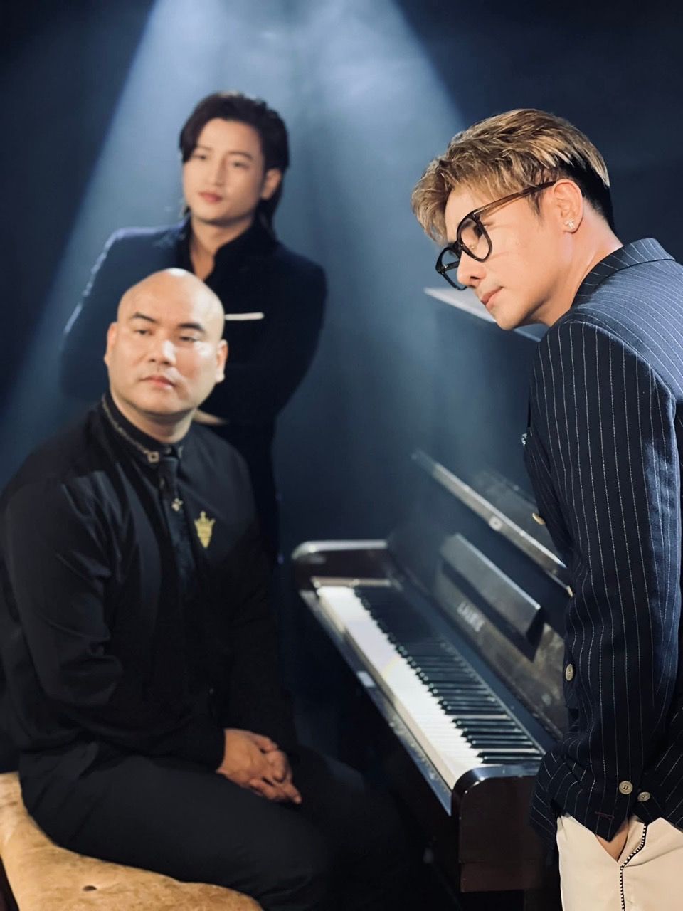 A Tuan, Do Minh Quan va Chu Bin. Anh: Nghe si cung cap.