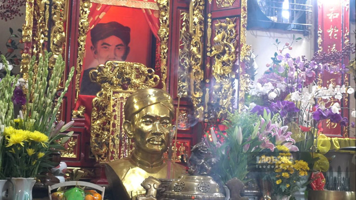 El festival tradicional que conmemora el 157 aniversario del sacrificio del heroe nacional Nguyen Trung Truc se lleva a cabo del 17 al 19 de octubre. Foto: Nguyen Anh