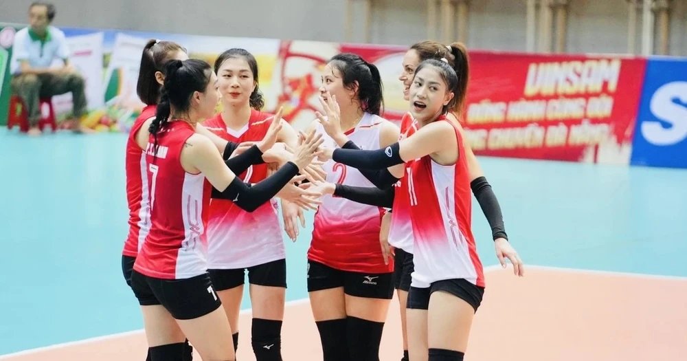 The Information Corps met LPB Ninh Binh in the semi-finals of the national volleyball tournament. Photo: VFV