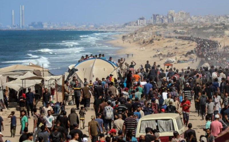 Palestinians on their way back to Gaza City on October 10, 2025. Photo: Xinhua