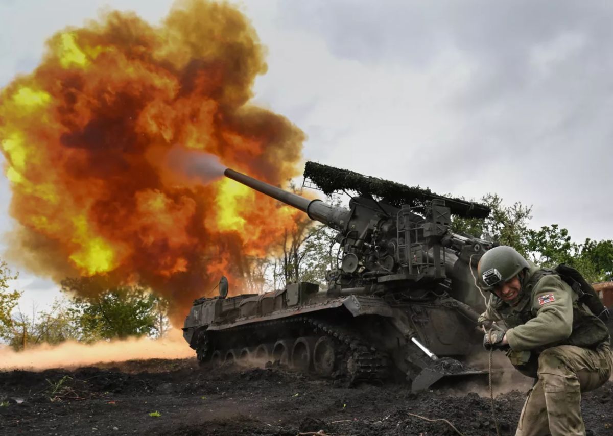 The combat operations of the Russian 2S7M Malka self-propelled artillery control team. Photo: Sputnik