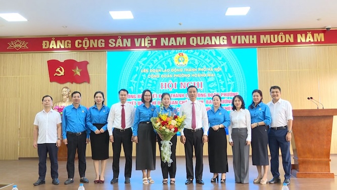 Hoang Mai Ward Trade Union was established and managed 73 grassroots trade unions. Photo: Hoang Phuc