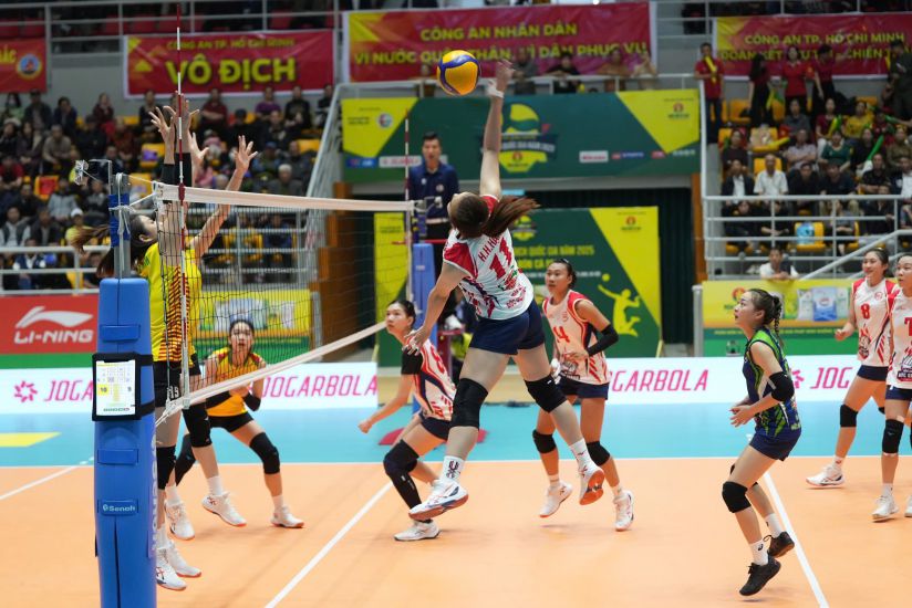 전국 배구 선수권 대회는 선수들을 위한 최고 수준의 전문 경기장입니다. 사진: VFV