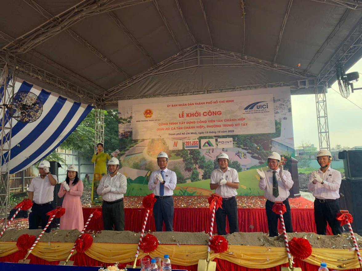 Sang 13.10, khu dat ao ca Tan Chanh Hiep o TPHCM chinh thuc khoi cong cong vien rong gan 1,7 ha. Anh: Thai Bao