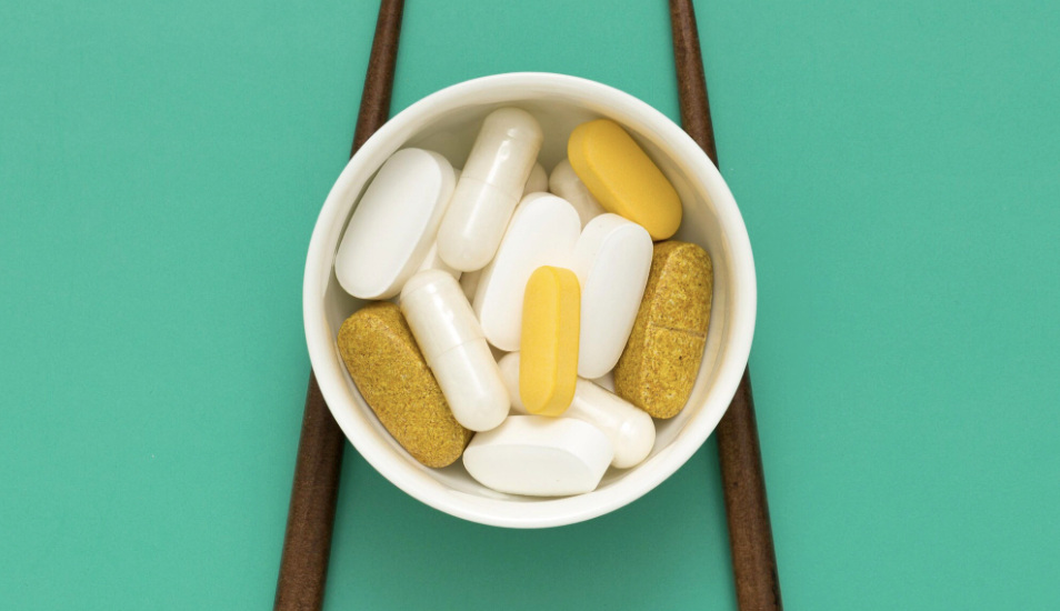 Drinking iron tablets every other day helps the body rest and absorb better. Photo: Thuy Duong