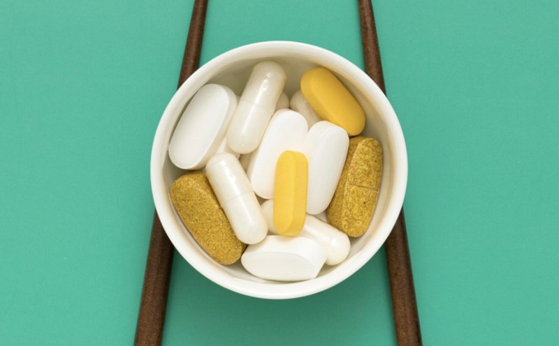 Drinking iron tablets every other day helps the body rest and absorb better. Photo: Thuy Duong