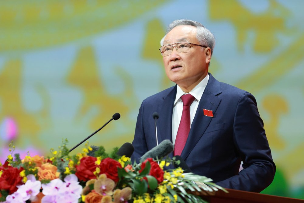 Politburo member, Permanent Deputy Secretary of the Government Party Committee, Permanent Deputy Prime Minister Nguyen Hoa Binh presented a political report at the 1st Government Party Congress. Photo: Hai Nguyen