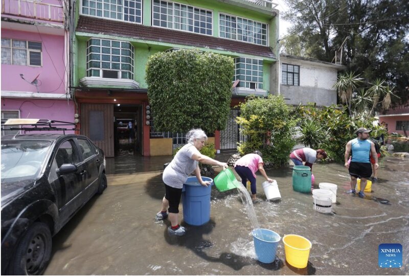 The double storm caused prolonged heavy rains, causing great damage in Mexico. Photo: Xinhua