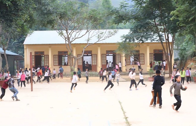 Son La planea construir 13 escuelas secundarias y preparatorias en 13 comunas fronterizas. Foto: Dieu Anh