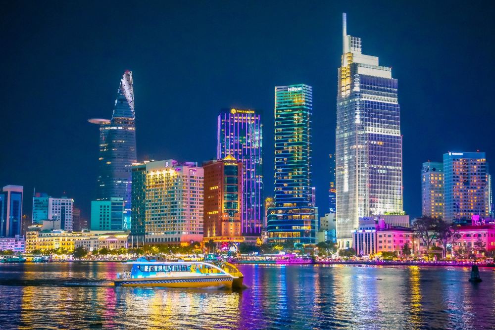 대회 정치 보고서에서 정부 당위원회 대표는 GDP 성장률 평균 10%/년 이상 달성 목표를 제시했습니다. 사진: VGP