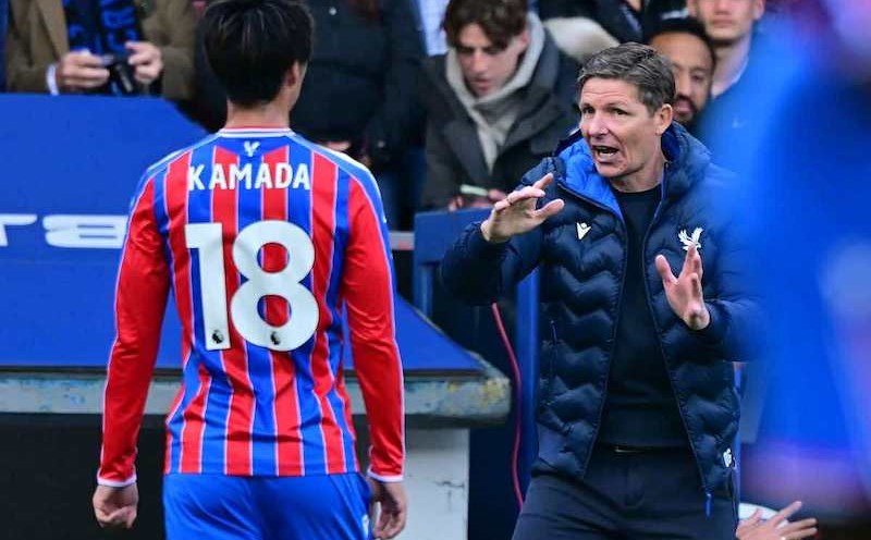 Oliver Glasner co the su dung Zirkzee tot hon trong so do 3-4-2-1 hien tai. Anh: AFP