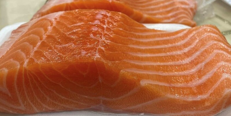 生ハチはタンパク質が豊富な料理で、筋肉を増やし、体重を減らすのに役立ちます。写真:キエウ・ヴー.