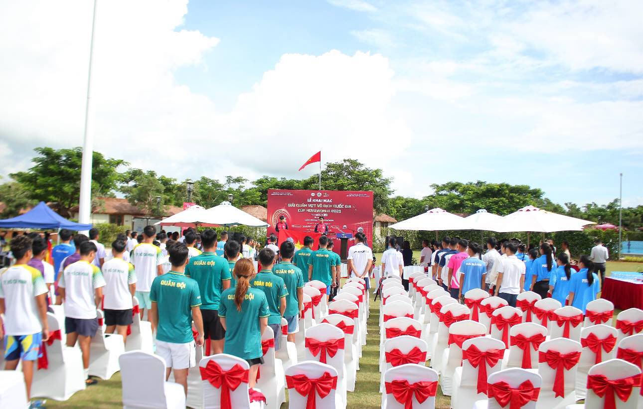 Cac van dong vien tham gia le khai mac sang 13.10. Anh: Duy Tuan 
