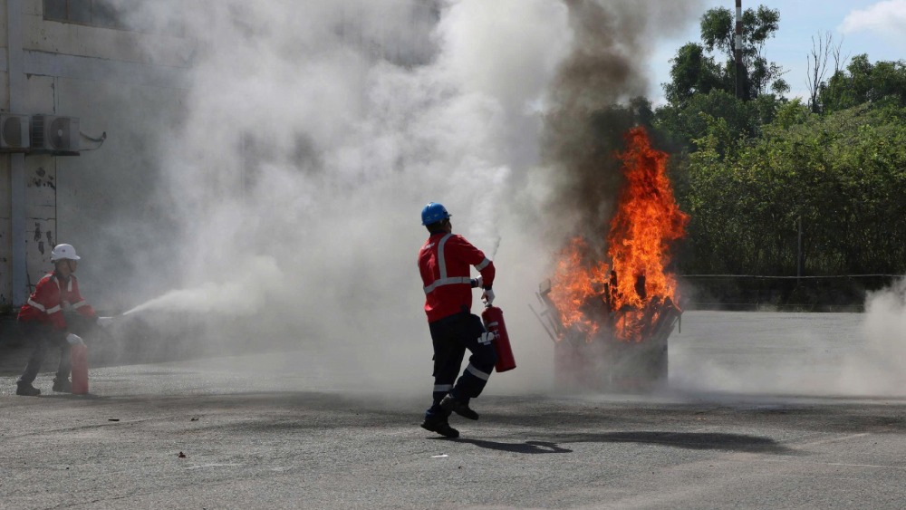 Trainees participate in fire fighting practice. Photo: Tien Dung