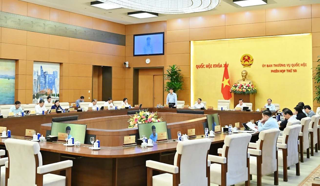 The National Assembly Standing Committee gave opinions on the draft Law amending and supplementing a number of articles of the Law on Insurance Business. Photo: Quang Khanh.