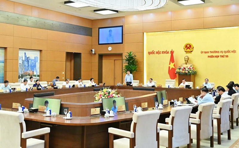 The National Assembly Standing Committee gave opinions on the draft Law amending and supplementing a number of articles of the Law on Insurance Business. Photo: Quang Khanh.