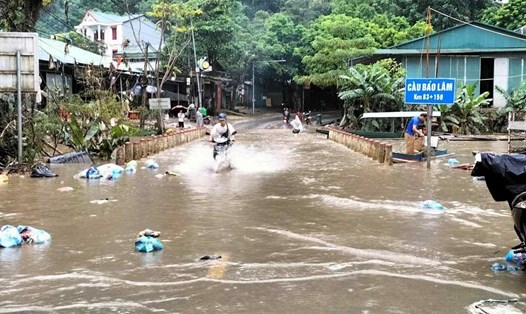 Xuất cấp hàng dự trữ quốc gia cho hai tỉnh miền núi phía Bắc khắc phục hậu quả sau mưa lũ. Ảnh: UBND xã Bảo Lâm, Cao Bằng