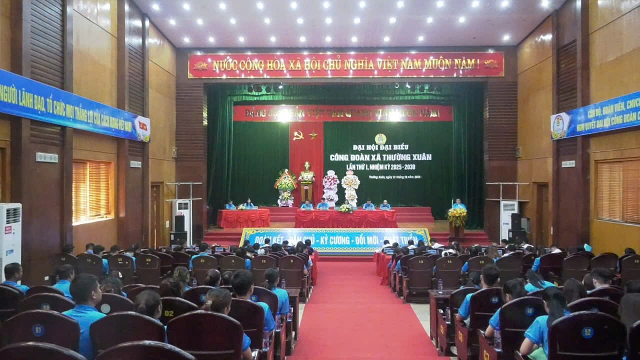 Thuong Xuan 코뮌 노동조합은 2025-2030 임기 동안 제1차 대표자 대회를 조직했습니다. 사진: Thanh Hoa 노동조합