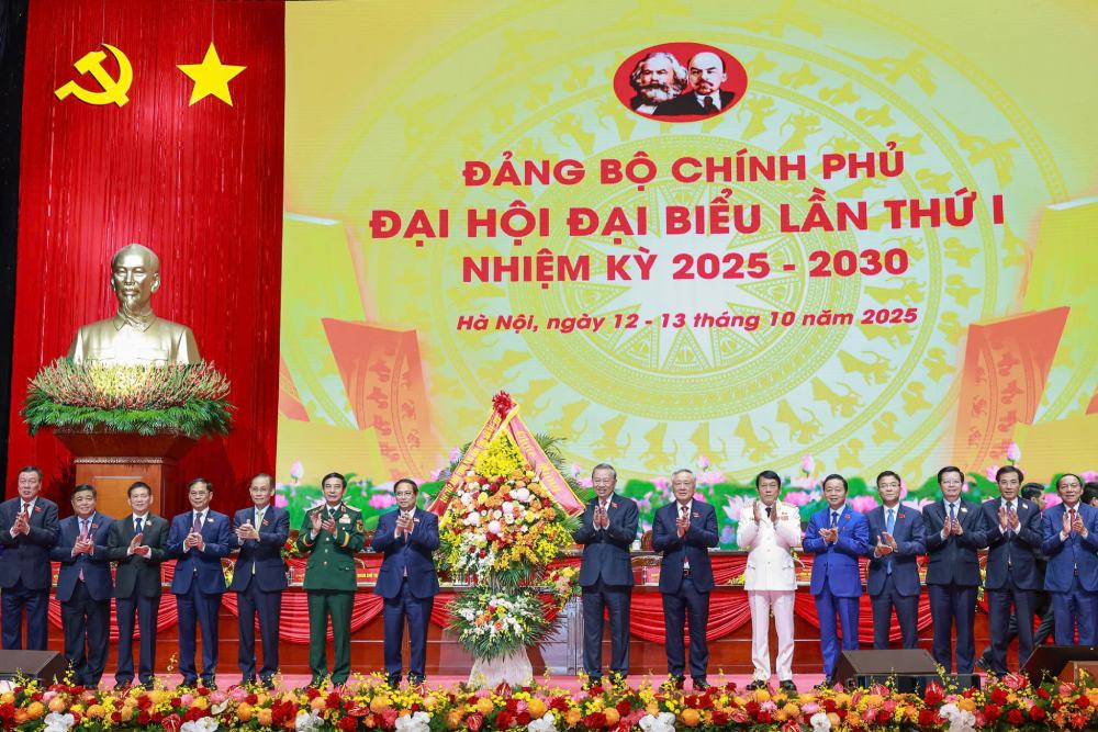 Tong Bi thu To Lam tang hoa toi Dai hoi dai bieu Dang bo Chinh phu lan thu I. Anh: Hai Nguyen