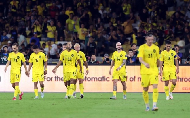 Tuyen Malaysia vuong be boi nhap tich cau thu sai quy dinh. Anh: Tuan Huu