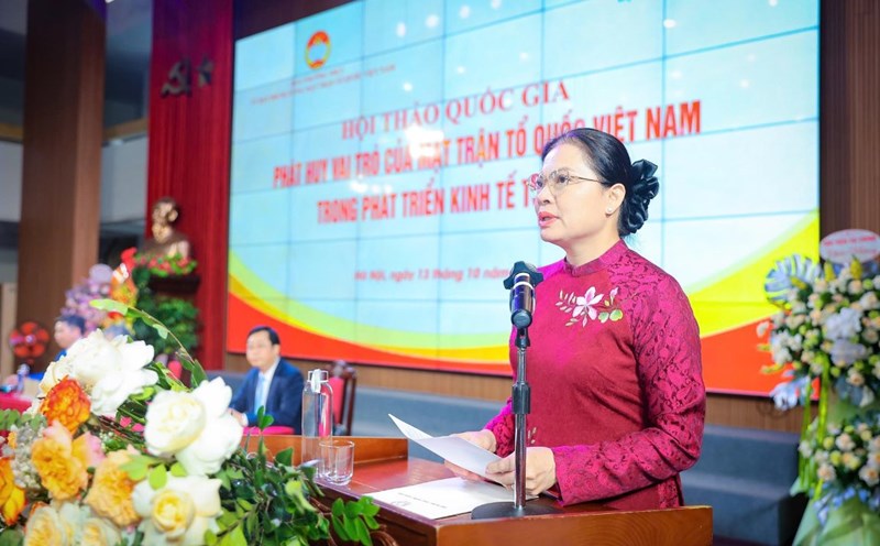 Ms. Ha Thi Nga - Member of the Party Central Committee, Vice Chairwoman of the Central Committee of the Vietnam Fatherland Front delivered the opening speech at the workshop. Photo: Bao Han