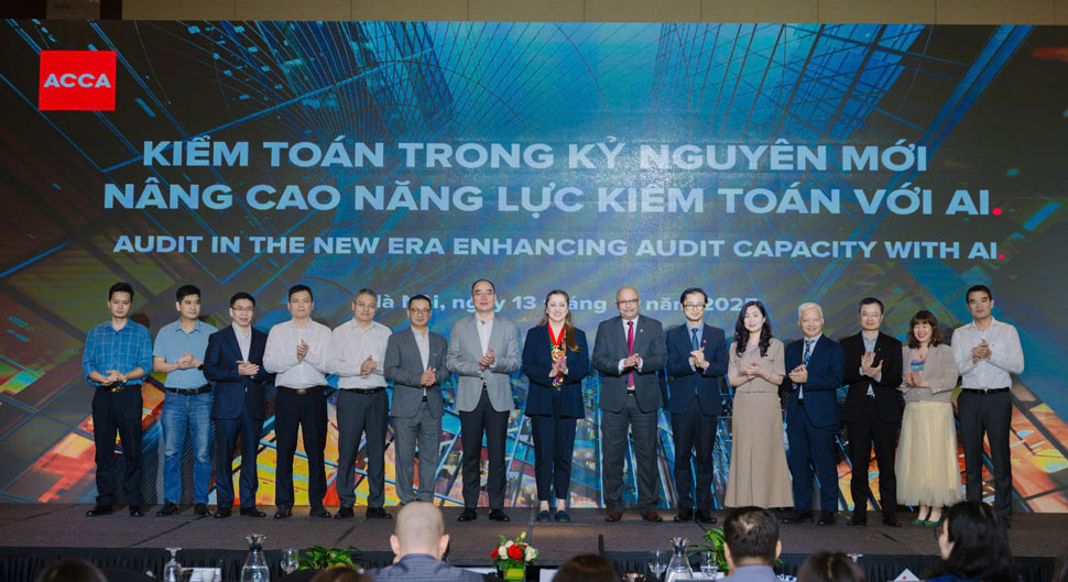 Hoi thao quoc te “Kiem toan trong ky nguyen moi - Nang cao nang luc kiem toan voi AI” do Kiem toan Nha nuoc Viet Nam phoi hop voi Hiep hoi Ke toan Cong chung Anh Quoc (ACCA) to chuc. Anh: KTNN