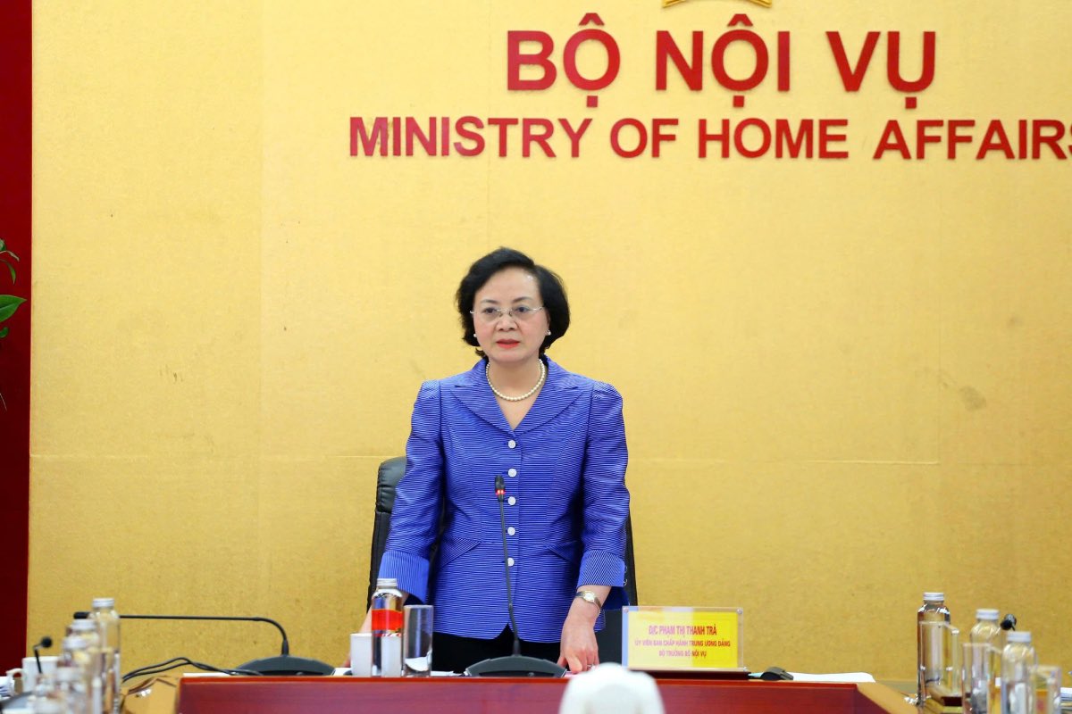 Minister of Home Affairs Pham Thi Thanh Tra set a deadline for completing the plan to reorganize public service units. Photo: Tong Giap