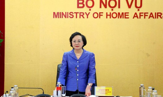 Bộ trưởng Bộ Nội vụ Phạm Thị Thanh Trà nêu hạn hoàn thành phương án sắp xếp đơn vị sự nghiệp về công lập. Ảnh: Tống Giáp