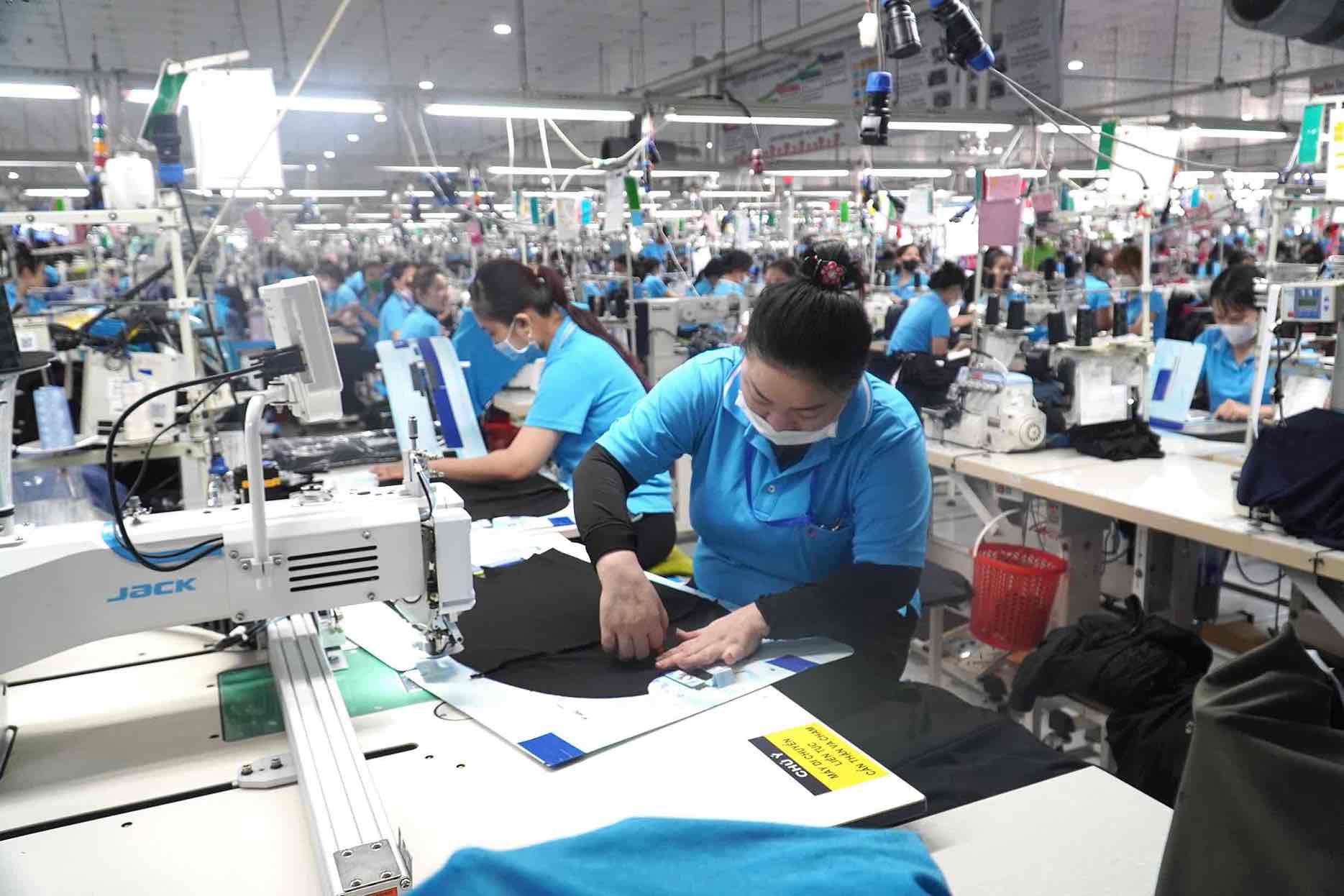 동나이성 롱빈빈동 아마타 비라 산업 단지에서 생산 중인 노동자. 사진: HAC