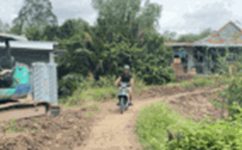 Nearly 2 years have passed, the 7km road is still unfinished, making it difficult for people to travel and buy. Photo: Hoang Loc
