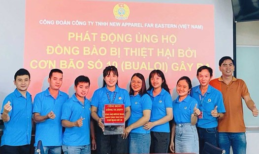 Công đoàn cơ sở ở Đồng Nai quyên góp ủng hộ đồng bào bị bão lũ. Ảnh: CĐCS cung cấp